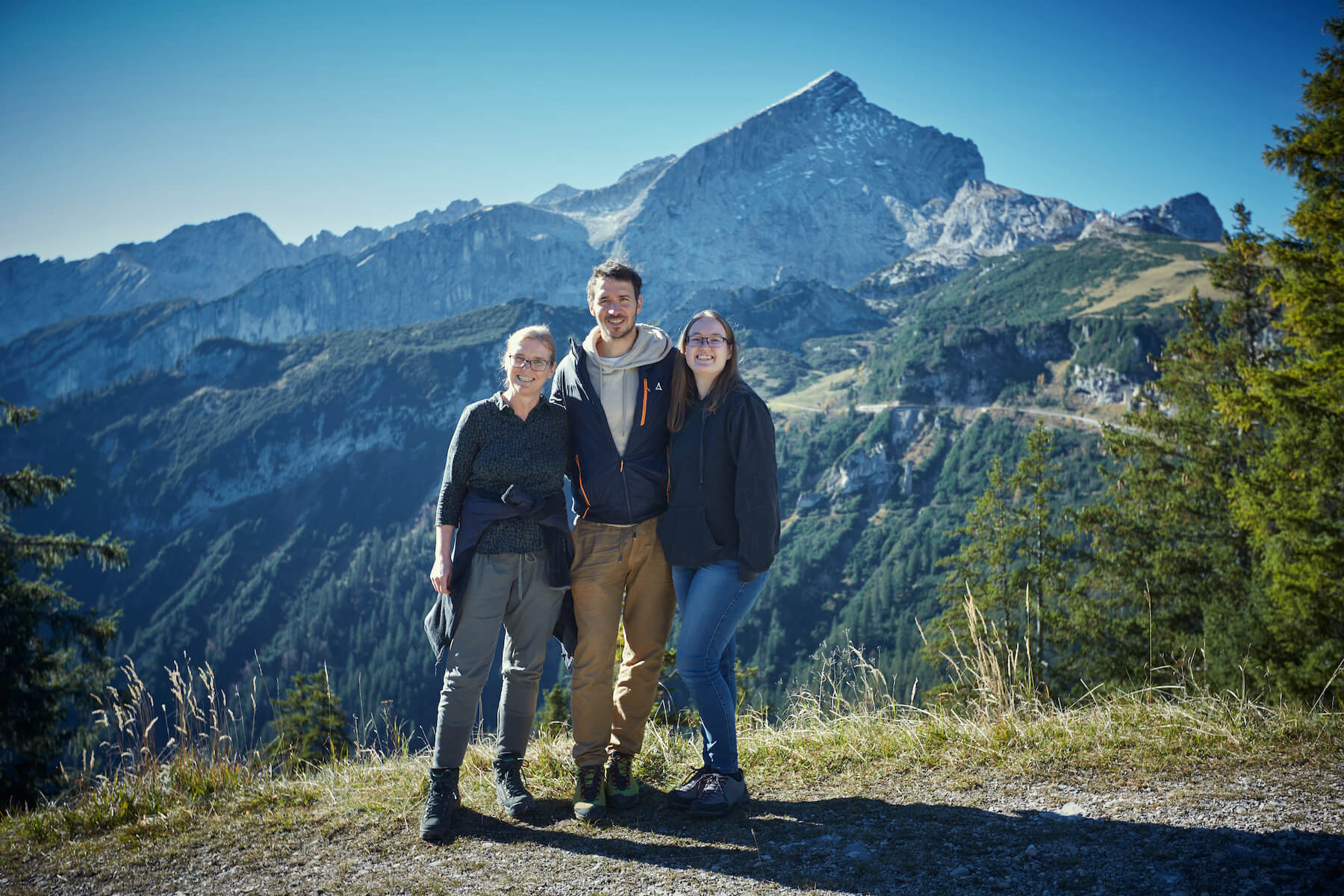 Gewinnerin Sabine Brinkmann mit Tochter Nina an der Seite von Felix Neureuther.