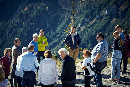 Felix Neureuther trifft Sieger*innen des #BesserWeiter-Gewinnspiels beim Meet and Greet.